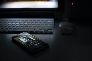 Direitos autorais na internet. Photo by Fábio Alves on Unsplash