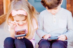 Quando uma criança deve ganhar um celular? Photo by McKaela Taylor on Unsplash